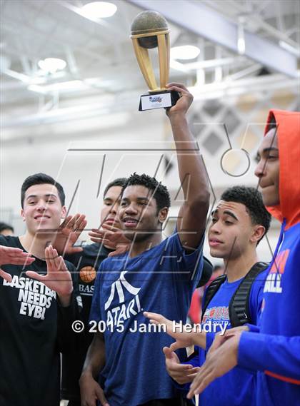 Thumbnail 1 in 2015 MaxPreps Holiday Classic Dunk Contest photogallery.