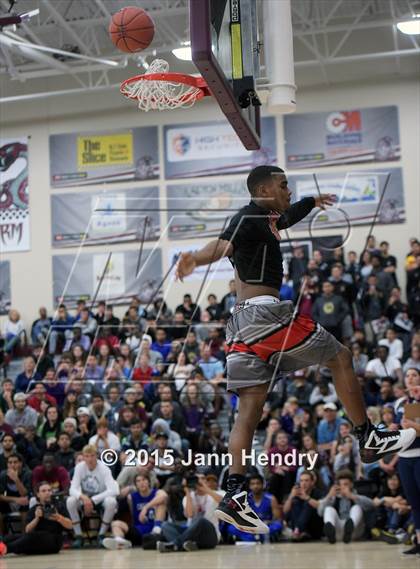 Thumbnail 2 in 2015 MaxPreps Holiday Classic Dunk Contest photogallery.