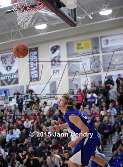Thumbnail 2 in 2015 MaxPreps Holiday Classic Dunk Contest photogallery.