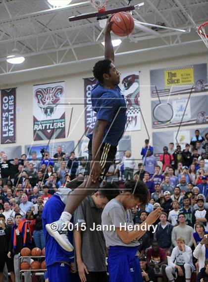 Thumbnail 2 in 2015 MaxPreps Holiday Classic Dunk Contest photogallery.
