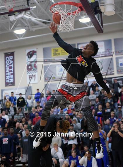 Thumbnail 1 in 2015 MaxPreps Holiday Classic Dunk Contest photogallery.