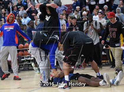 Thumbnail 3 in 2015 MaxPreps Holiday Classic Dunk Contest photogallery.