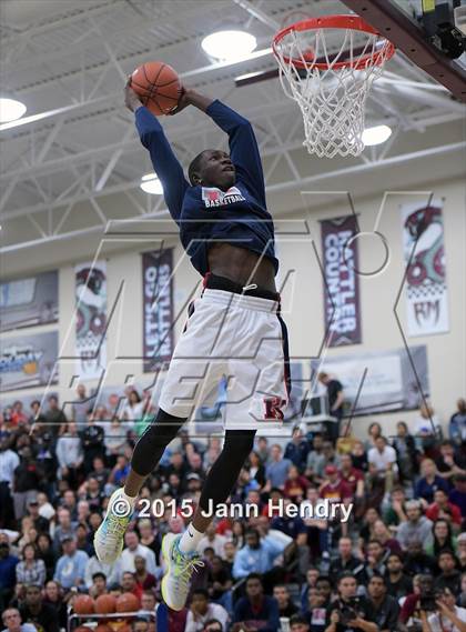 Thumbnail 3 in 2015 MaxPreps Holiday Classic Dunk Contest photogallery.