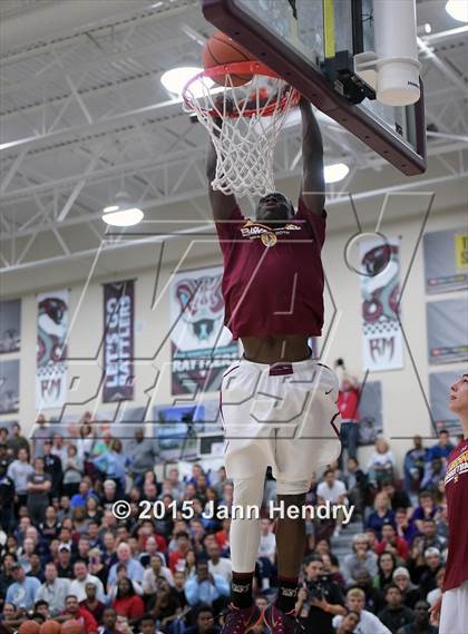 Thumbnail 1 in 2015 MaxPreps Holiday Classic Dunk Contest photogallery.