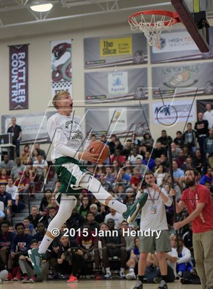 Thumbnail 3 in 2015 MaxPreps Holiday Classic Dunk Contest photogallery.