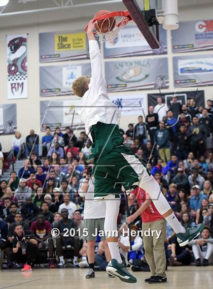 Thumbnail 3 in 2015 MaxPreps Holiday Classic Dunk Contest photogallery.