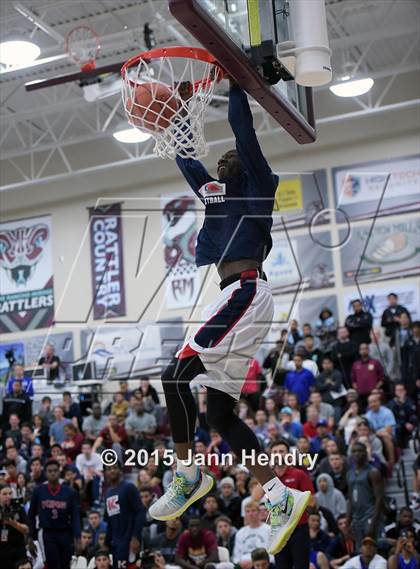 Thumbnail 2 in 2015 MaxPreps Holiday Classic Dunk Contest photogallery.