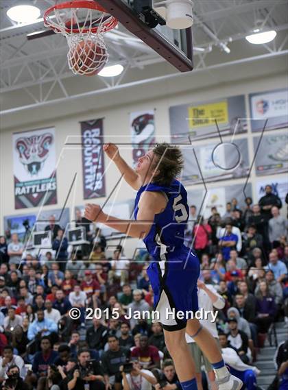 Thumbnail 1 in 2015 MaxPreps Holiday Classic Dunk Contest photogallery.