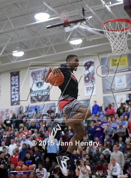 Thumbnail 1 in 2015 MaxPreps Holiday Classic Dunk Contest photogallery.