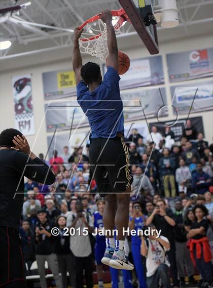 Thumbnail 2 in 2015 MaxPreps Holiday Classic Dunk Contest photogallery.