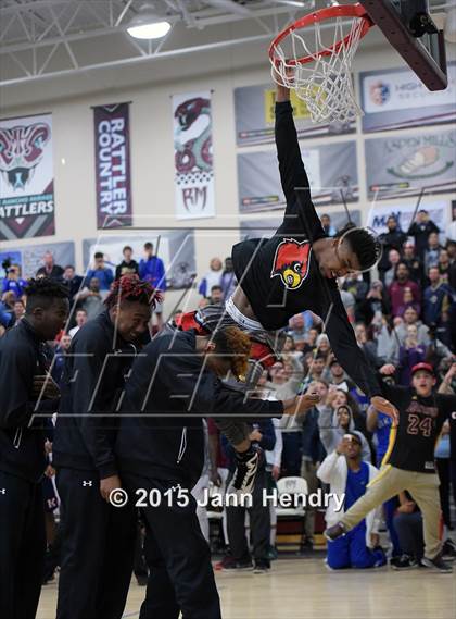 Thumbnail 3 in 2015 MaxPreps Holiday Classic Dunk Contest photogallery.