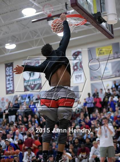 Thumbnail 3 in 2015 MaxPreps Holiday Classic Dunk Contest photogallery.