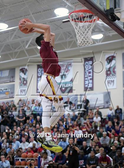 Thumbnail 2 in 2015 MaxPreps Holiday Classic Dunk Contest photogallery.