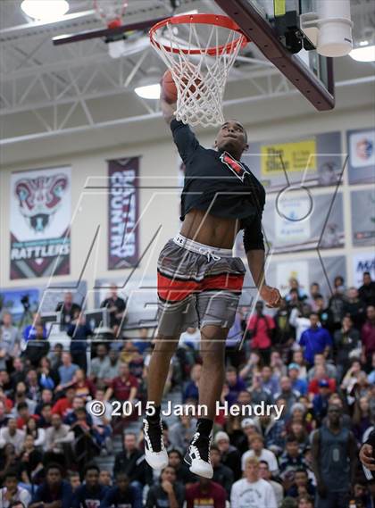Thumbnail 2 in 2015 MaxPreps Holiday Classic Dunk Contest photogallery.
