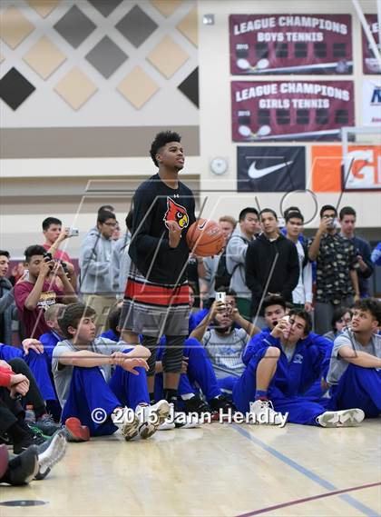 Thumbnail 1 in 2015 MaxPreps Holiday Classic Dunk Contest photogallery.