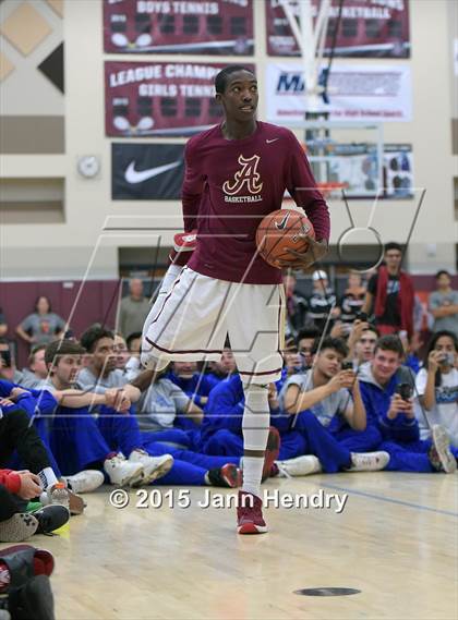 Thumbnail 2 in 2015 MaxPreps Holiday Classic Dunk Contest photogallery.