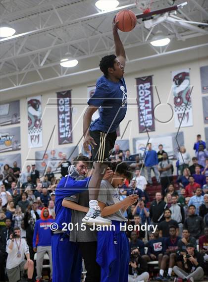 Thumbnail 3 in 2015 MaxPreps Holiday Classic Dunk Contest photogallery.