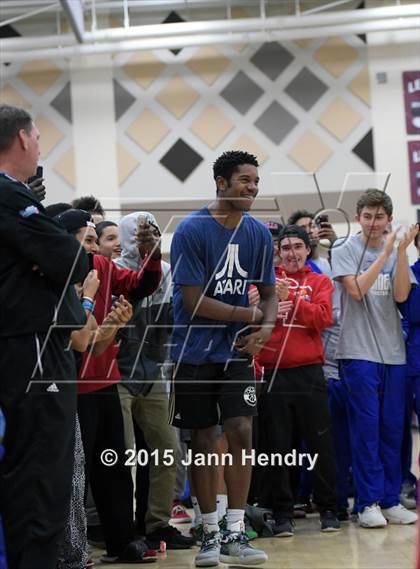 Thumbnail 2 in 2015 MaxPreps Holiday Classic Dunk Contest photogallery.