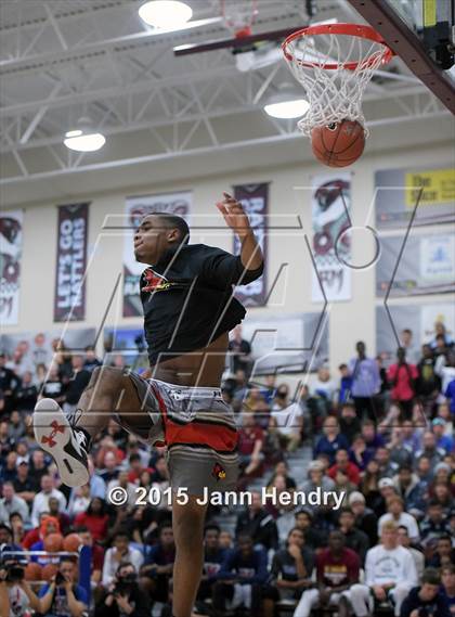 Thumbnail 3 in 2015 MaxPreps Holiday Classic Dunk Contest photogallery.