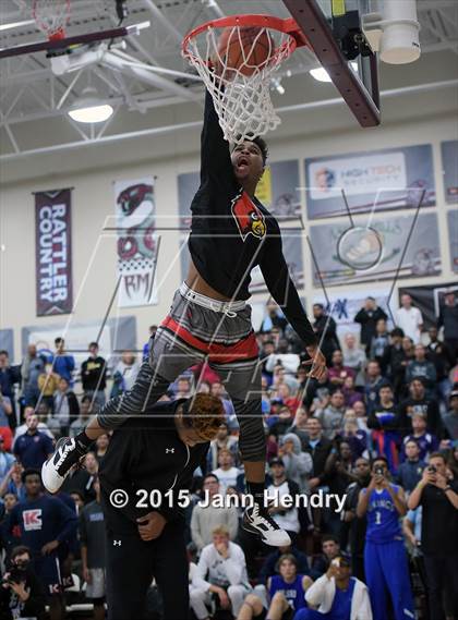 Thumbnail 1 in 2015 MaxPreps Holiday Classic Dunk Contest photogallery.