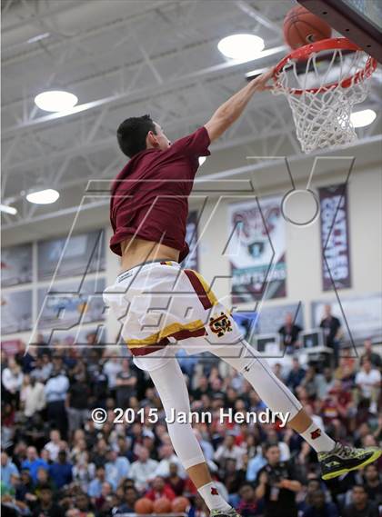 Thumbnail 3 in 2015 MaxPreps Holiday Classic Dunk Contest photogallery.