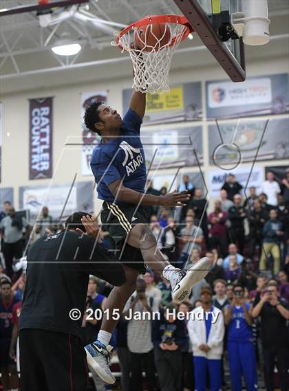 Thumbnail 1 in 2015 MaxPreps Holiday Classic Dunk Contest photogallery.
