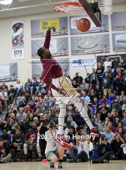 Thumbnail 3 in 2015 MaxPreps Holiday Classic Dunk Contest photogallery.