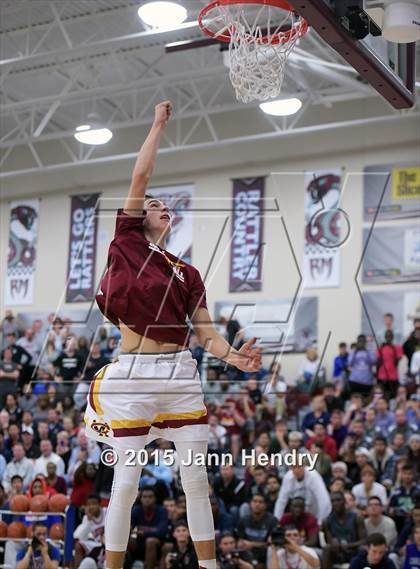 Thumbnail 1 in 2015 MaxPreps Holiday Classic Dunk Contest photogallery.