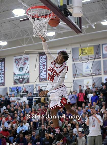 Thumbnail 1 in 2015 MaxPreps Holiday Classic Dunk Contest photogallery.
