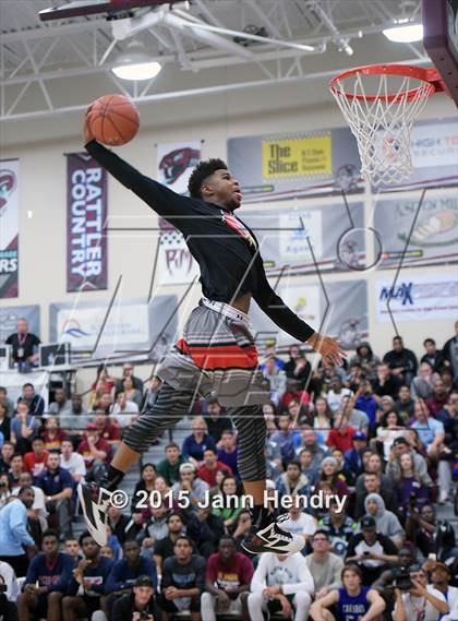 Thumbnail 3 in 2015 MaxPreps Holiday Classic Dunk Contest photogallery.