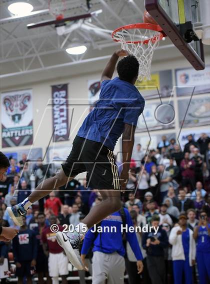 Thumbnail 2 in 2015 MaxPreps Holiday Classic Dunk Contest photogallery.