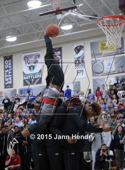 Thumbnail 1 in 2015 MaxPreps Holiday Classic Dunk Contest photogallery.