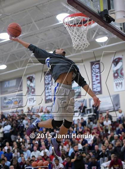 Thumbnail 3 in 2015 MaxPreps Holiday Classic Dunk Contest photogallery.