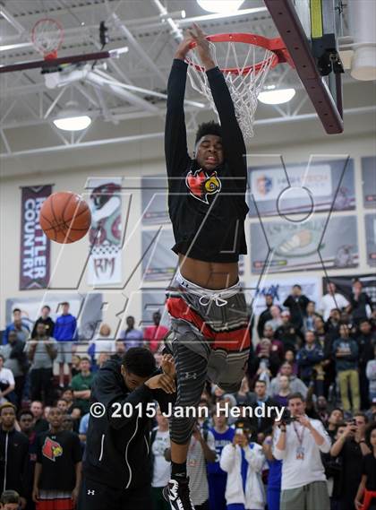 Thumbnail 3 in 2015 MaxPreps Holiday Classic Dunk Contest photogallery.
