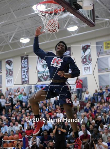 Thumbnail 3 in 2015 MaxPreps Holiday Classic Dunk Contest photogallery.