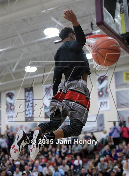Thumbnail 2 in 2015 MaxPreps Holiday Classic Dunk Contest photogallery.