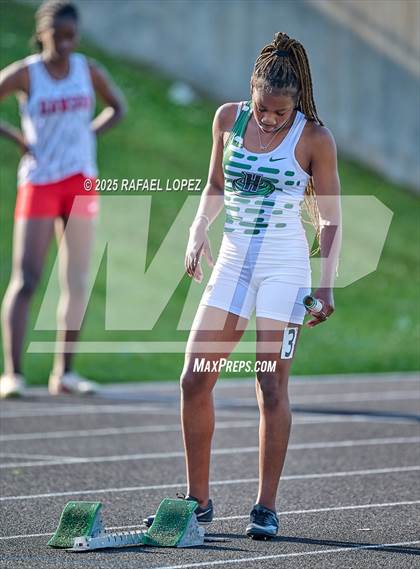 Thumbnail 2 in UIL 6A Track & Field Area 21&22 (4x400M Relay) photogallery.