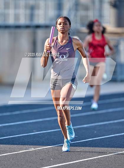 Thumbnail 2 in UIL 6A Track & Field Area 21&22 (4x400M Relay) photogallery.