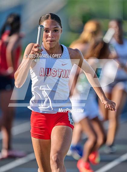Thumbnail 1 in UIL 6A Track & Field Area 21&22 (4x400M Relay) photogallery.