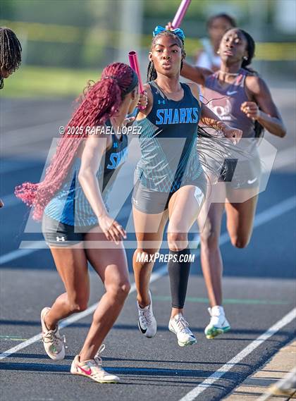 Thumbnail 2 in UIL 6A Track & Field Area 21&22 (4x400M Relay) photogallery.