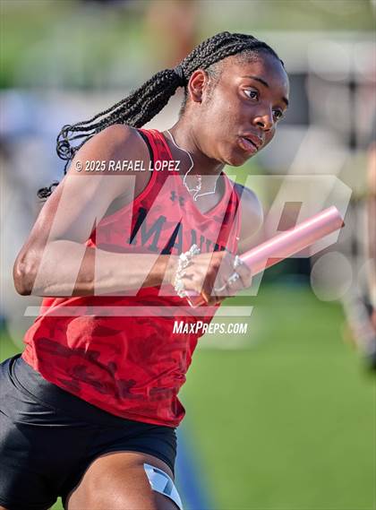 Thumbnail 1 in UIL 6A Track & Field Area 21&22 (4x400M Relay) photogallery.