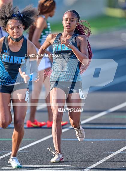 Thumbnail 1 in UIL 6A Track & Field Area 21&22 (4x400M Relay) photogallery.
