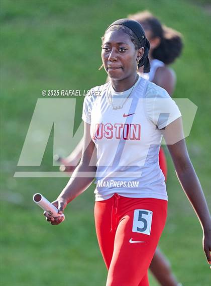 Thumbnail 2 in UIL 6A Track & Field Area 21&22 (4x400M Relay) photogallery.