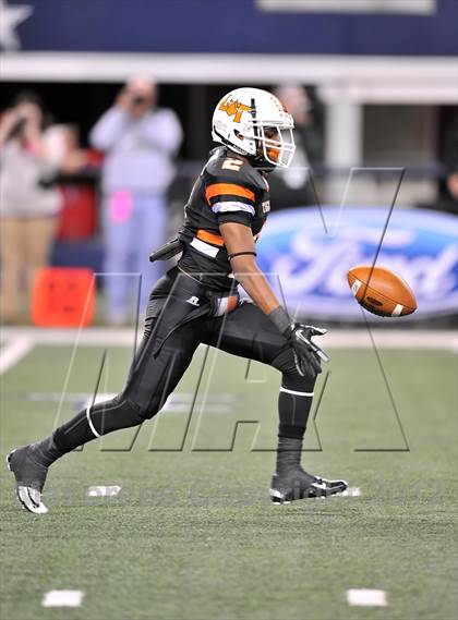 Thumbnail 3 in Lancaster vs. Cedar Park (UIL 4A Division 2 Final)  photogallery.