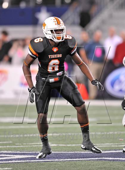 Thumbnail 2 in Lancaster vs. Cedar Park (UIL 4A Division 2 Final)  photogallery.