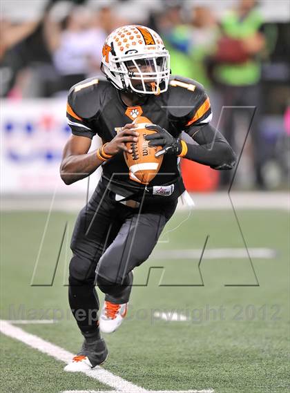 Thumbnail 1 in Lancaster vs. Cedar Park (UIL 4A Division 2 Final)  photogallery.