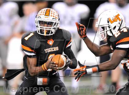 Thumbnail 3 in Lancaster vs. Cedar Park (UIL 4A Division 2 Final)  photogallery.