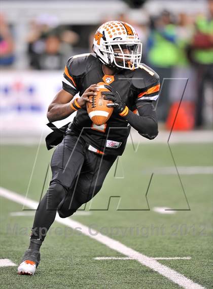 Thumbnail 2 in Lancaster vs. Cedar Park (UIL 4A Division 2 Final)  photogallery.