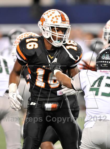 Thumbnail 3 in Lancaster vs. Cedar Park (UIL 4A Division 2 Final)  photogallery.