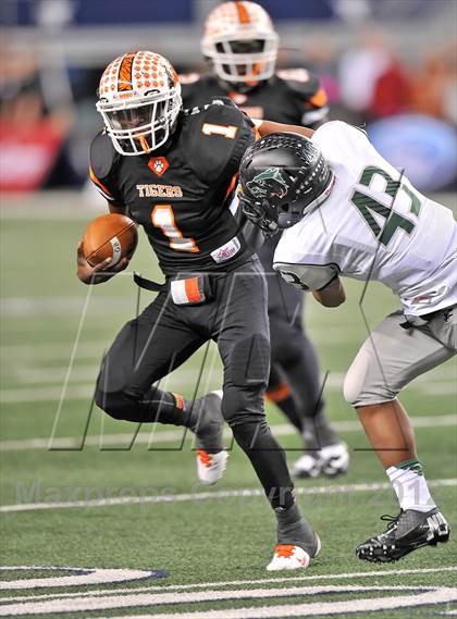 Thumbnail 3 in Lancaster vs. Cedar Park (UIL 4A Division 2 Final)  photogallery.